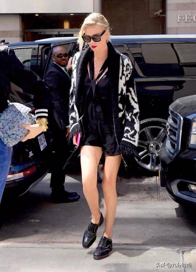 最近大火的“布洛克鞋”，居然可以这么时髦百搭！配裙子裤子都美