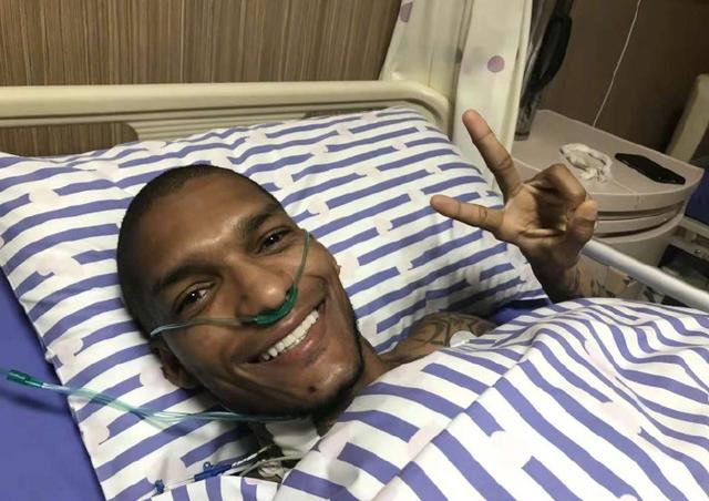 够惨！中超外援再遭一“废人”动作，21岁炸子鸡架肘酿成惨剧