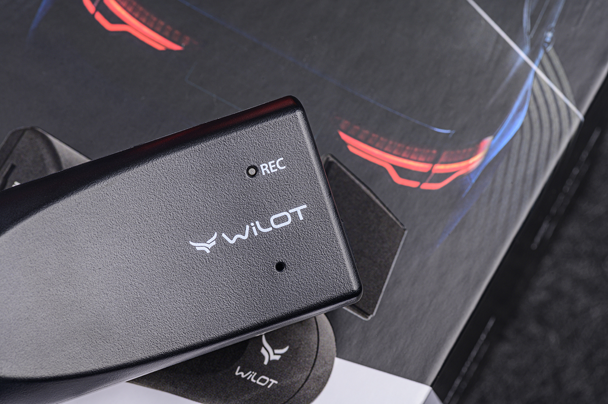 远离追尾纠纷，后视更专业，万鸥V5行车记录仪