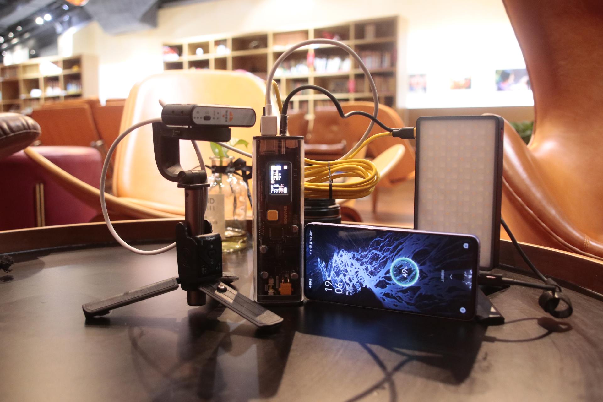 除了超高颜值,闪极卖千元的勇气是什么?一枝独秀