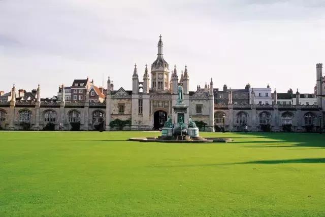 从200斤的胖子晋升到排名前八的世界超模！他是走出去的山西牛人