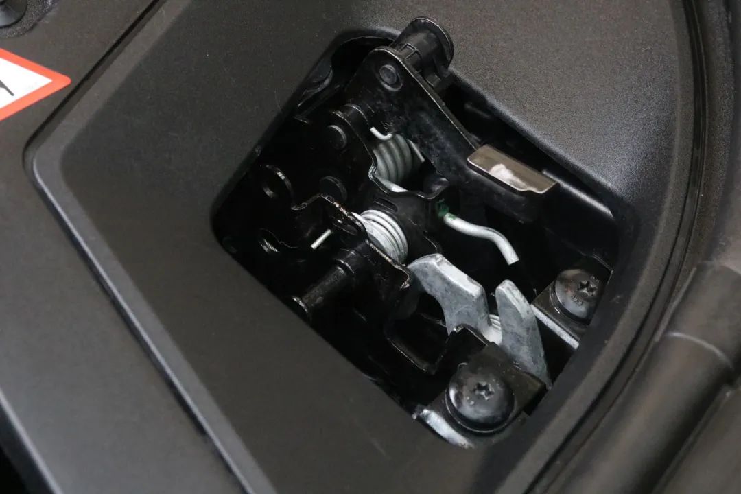 怪兽修车:翻新一辆11年破烂不堪的宝马GT,车况不忍直视