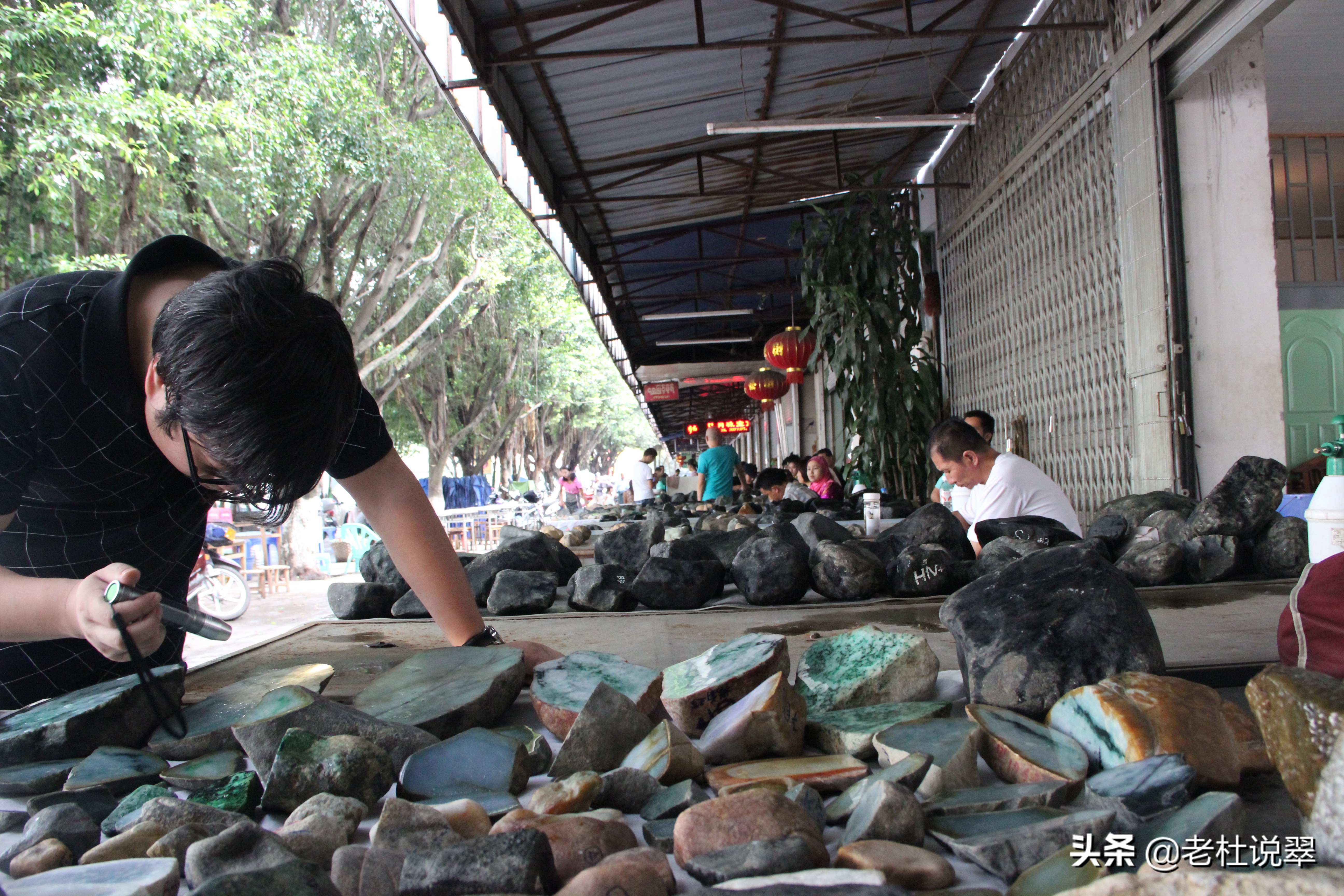 90年代瑞丽翡翠市场,云南瑞丽德龙翡翠市场