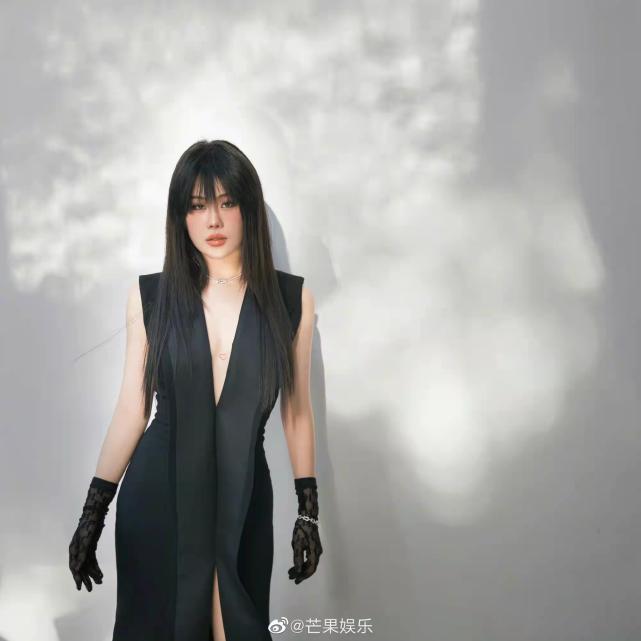 gq盛典蔡徐坤迪丽热巴内场 (gq盛典迪丽热巴蔡徐坤同框)