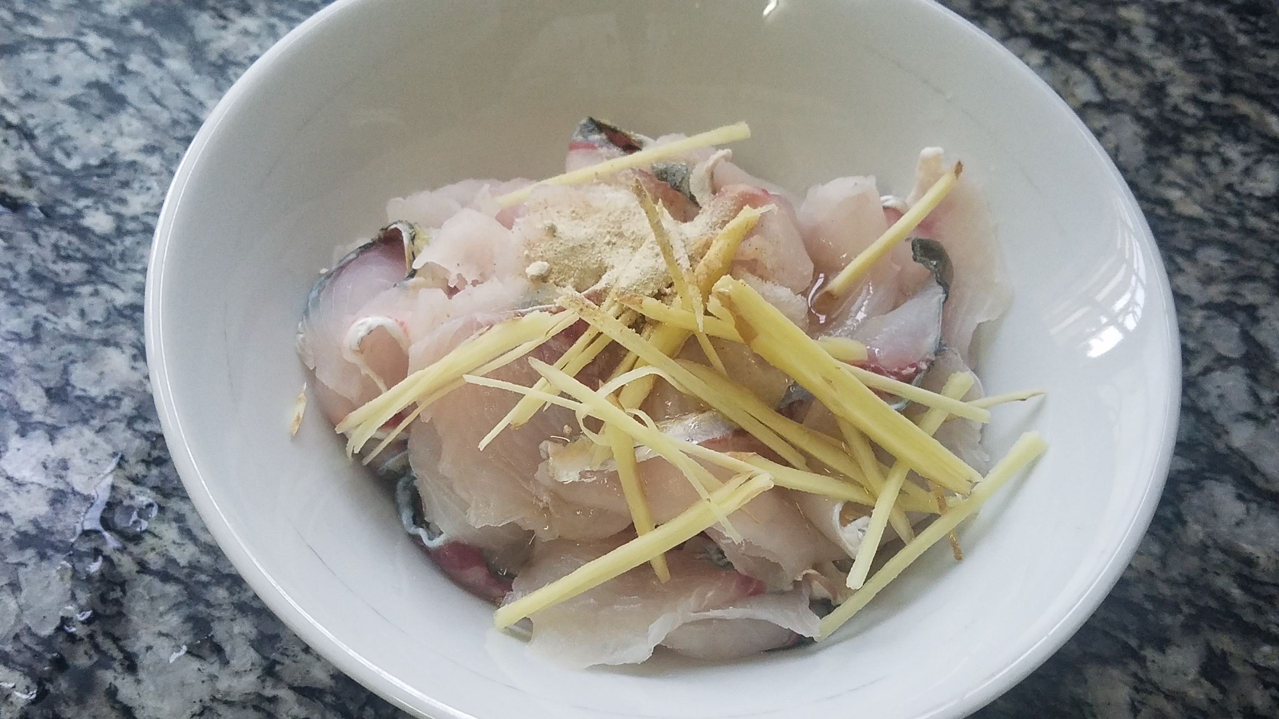 怎么炖草鱼好吃又简单家常做法,草鱼怎么炖好吃又简单家常做法