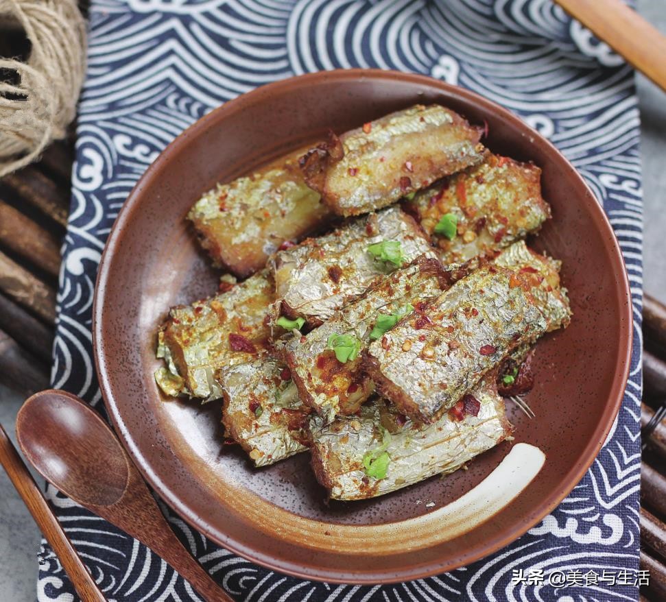 油炸带鱼不粘锅做法,怎样让油炸带鱼不粘锅