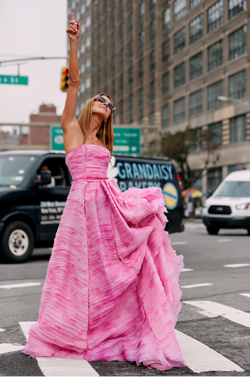 每个女人都应该知道的40种裙子