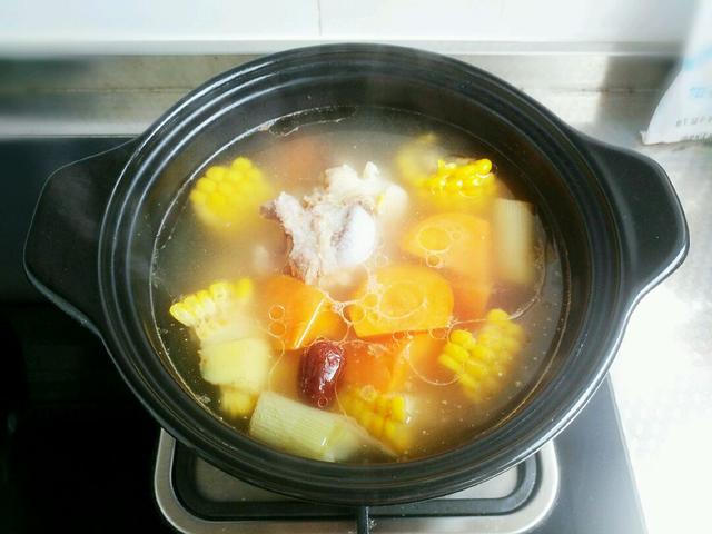 骨头汤放黄芪好还是党参好,骨头汤好喝还是肉汤好喝