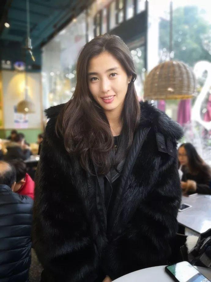 秒杀整容脸,撞脸女港星