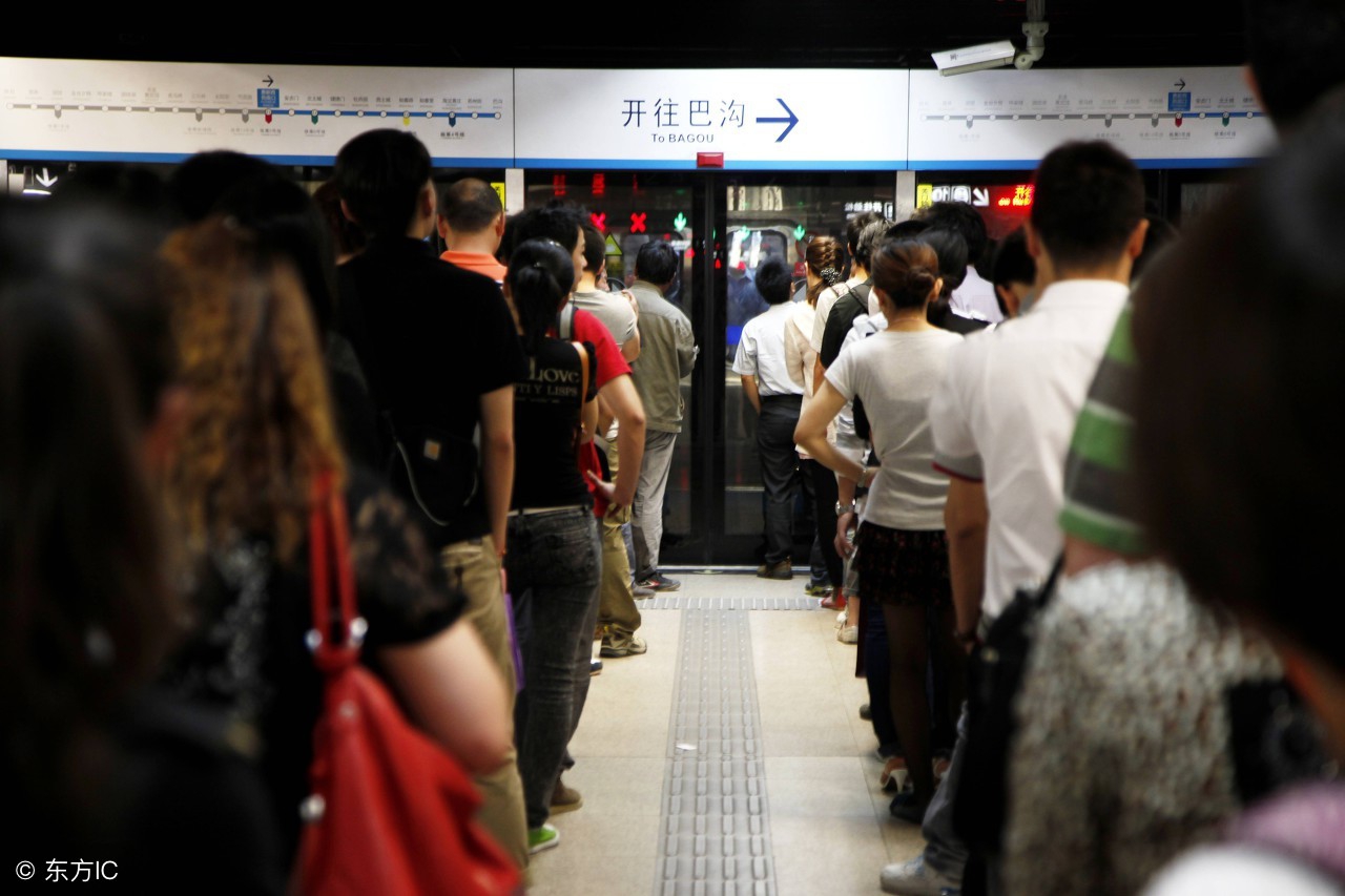 保温杯里泡枸杞养生吗,保温杯里泡枸杞别熬夜伤身体