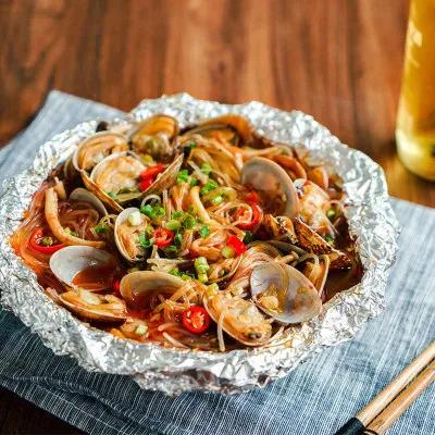 小伙卖花甲粉一天3000,花甲粉摆摊一天赚1000