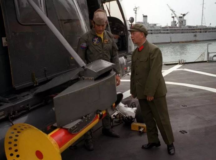 国产航母2019年服役！*华清刘**将军，你不用踮着脚看别人的航母了