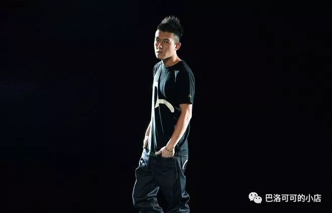 潮牌牛仔店铺,潮牌字母印花牛仔