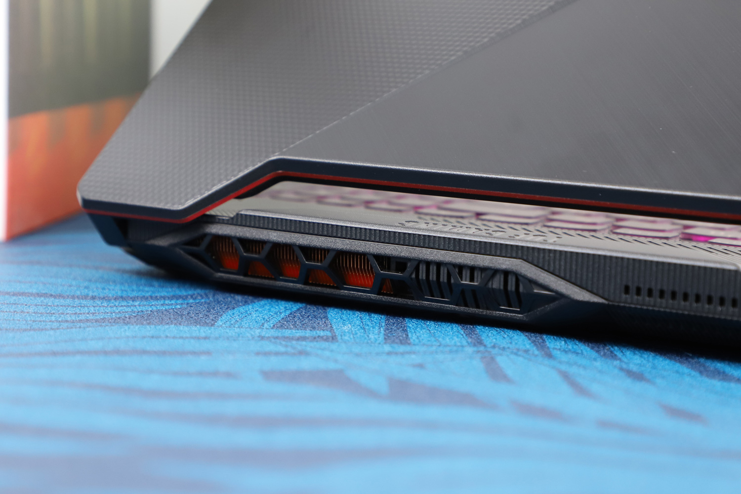 华硕飞行堡垒8代游戏测试,华硕飞行堡垒8游戏试玩