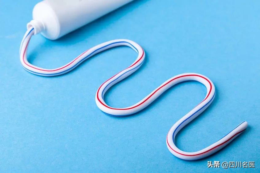 起床刷牙口苦,早上口苦刷牙后就好了什么原因