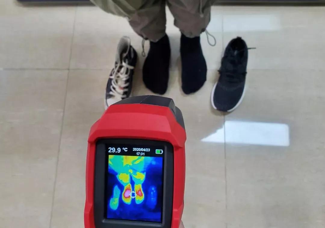 不怕踩狗屎的鞋,adidasyeezyboostrunner700v2