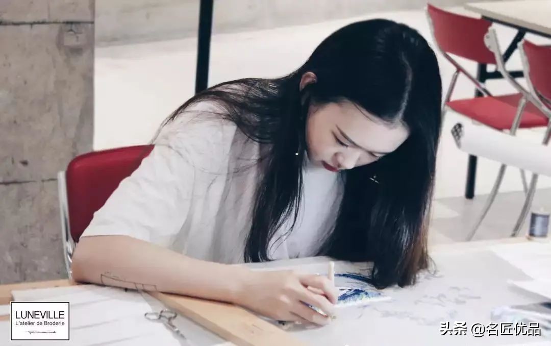 美到窒息！80后姑娘巧手征服刺绣界：奔驰，Prada争相和她合作