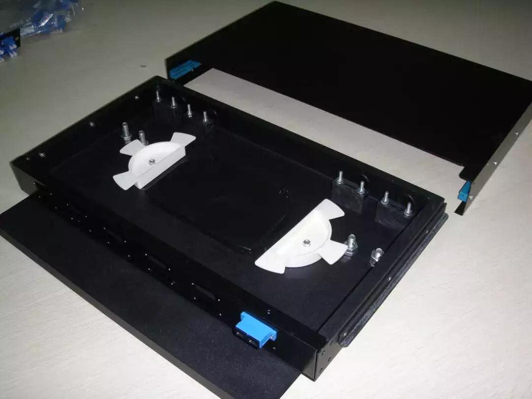 光纤终端盒盘纤教程,光缆终端盒与熔纤盘的区别