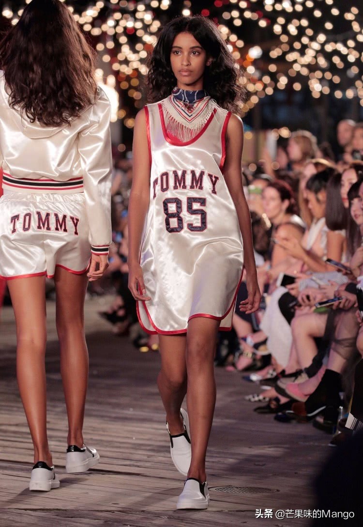 直男杀手锏？这件“土”T恤，竟然成了女生撩倒男神的秘密*器武**