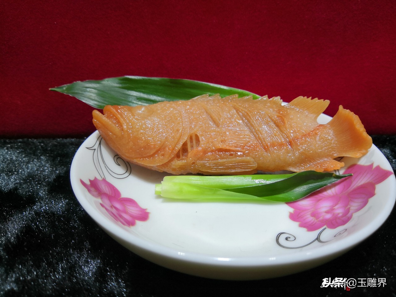 玉雕师掌勺！红黄翡变红烧鱼，口水流了