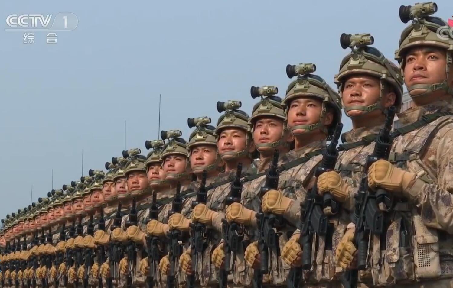 民兵换装21式迷彩和现役的一样吗,解放军新迷彩作战服图片