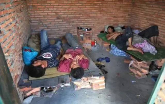 假扮乞丐吃垃圾500块卖进黑窑厂,崔松旺黑窑厂老板最后怎么处理