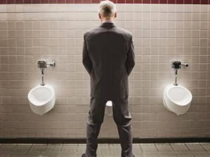 男性上厕所有褐色血是怎么回事,男性尿酸高的原因和危害有哪些