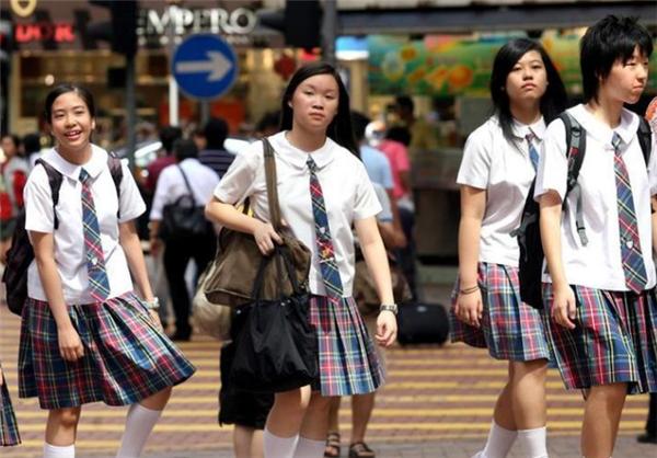 福州某学校300元校服,300元校服穿一天就破烂学校回应