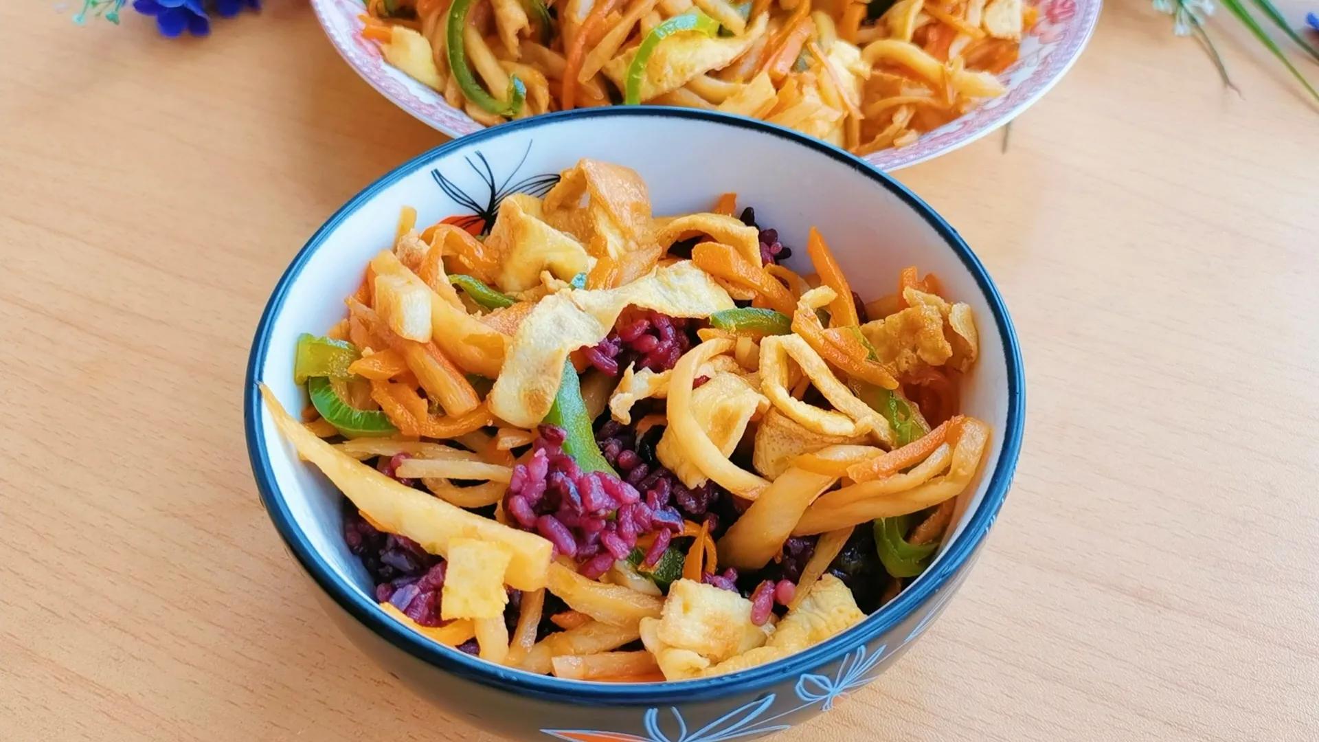 茭白鸡蛋青椒可以一起炒吗,茭白怎么吃好吃又简单