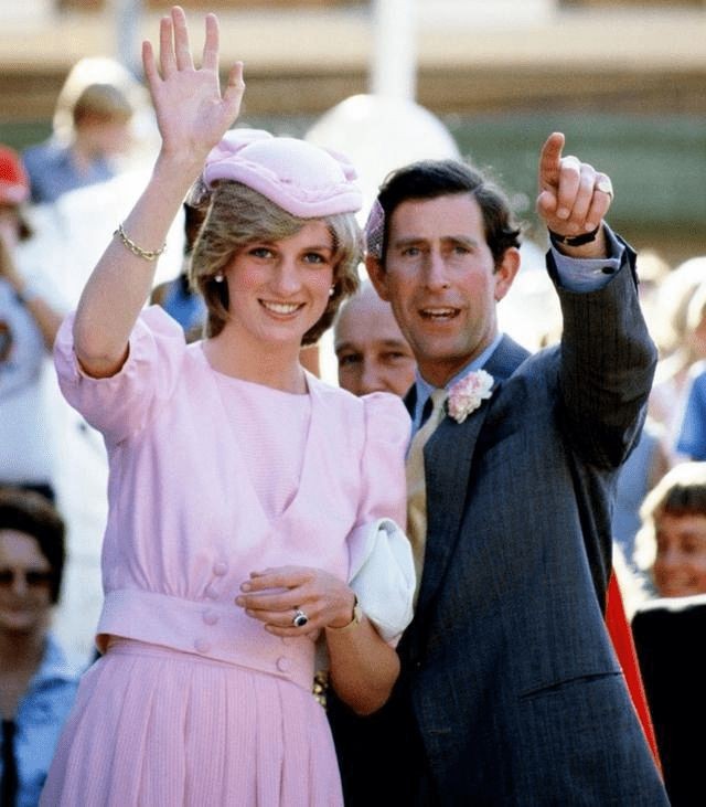 1983年戴安娜带小威廉出访澳洲，母子大出风头，查尔斯沦为背景板