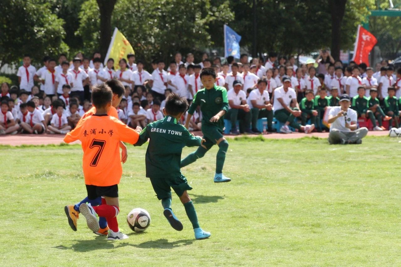 踢足球、学篆刻……绿城U9队闪现袁浦小学