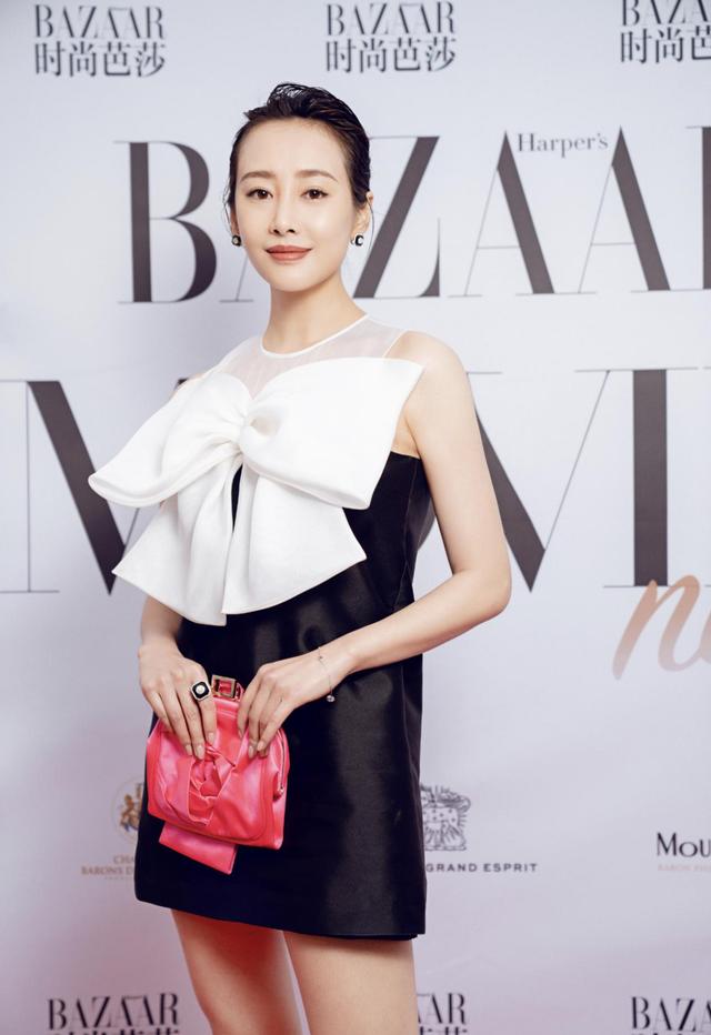 李纯穿开叉长裙,李纯穿吊带裙长裙