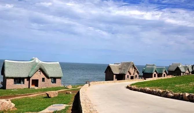 种草一个被遗忘的小岛，背山靠海，拥有山东最美的“童话屋”，美到窒息！