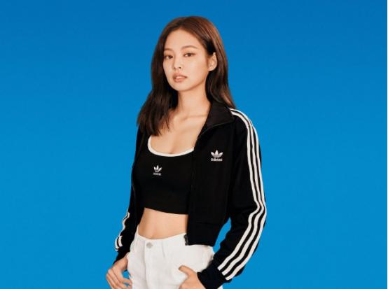 阿迪新出的衣服,lisa穿阿迪达斯fearofgod