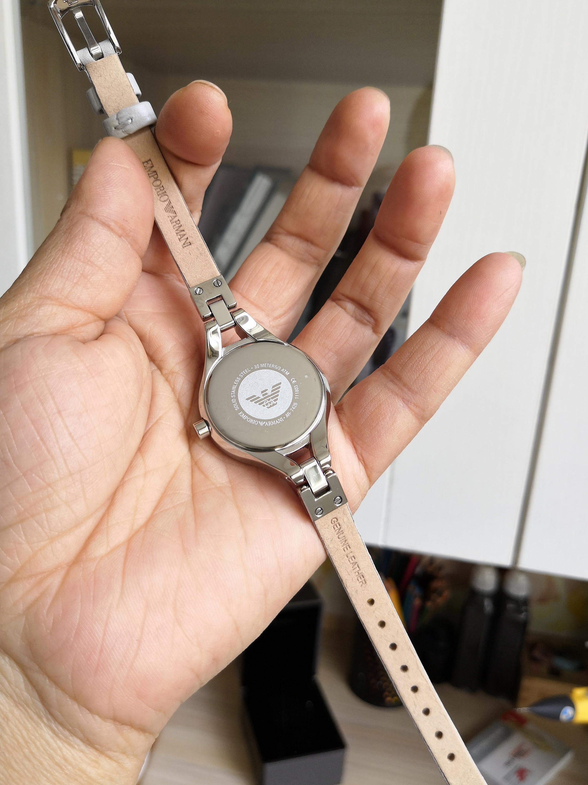 阿玛尼满天星女手表怎么使用,阿玛尼满天星镶钻石英女表28mm