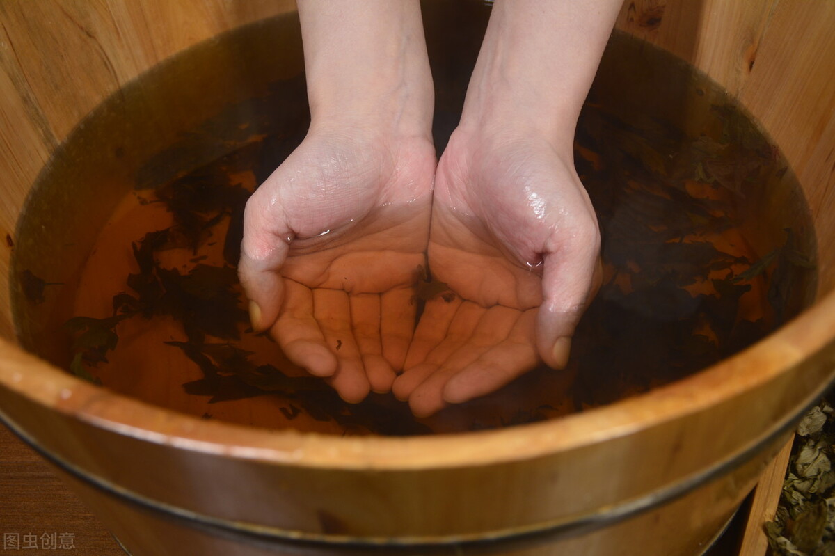 秋天泡脚养生有重点,泡脚修脚秋季养生