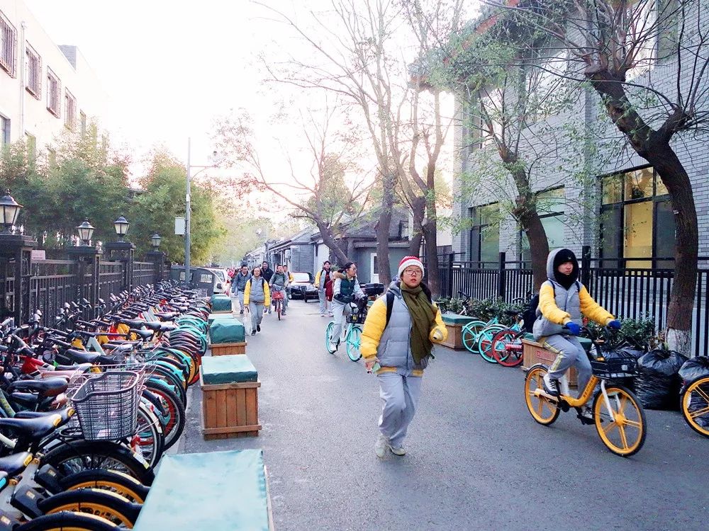 缓解校门口堵塞现象的建议,学校门口堵塞疏导方案