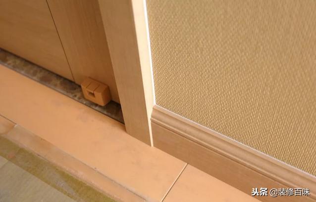 白色的玻璃胶发霉什么原因,家里的玻璃胶发霉怎么办