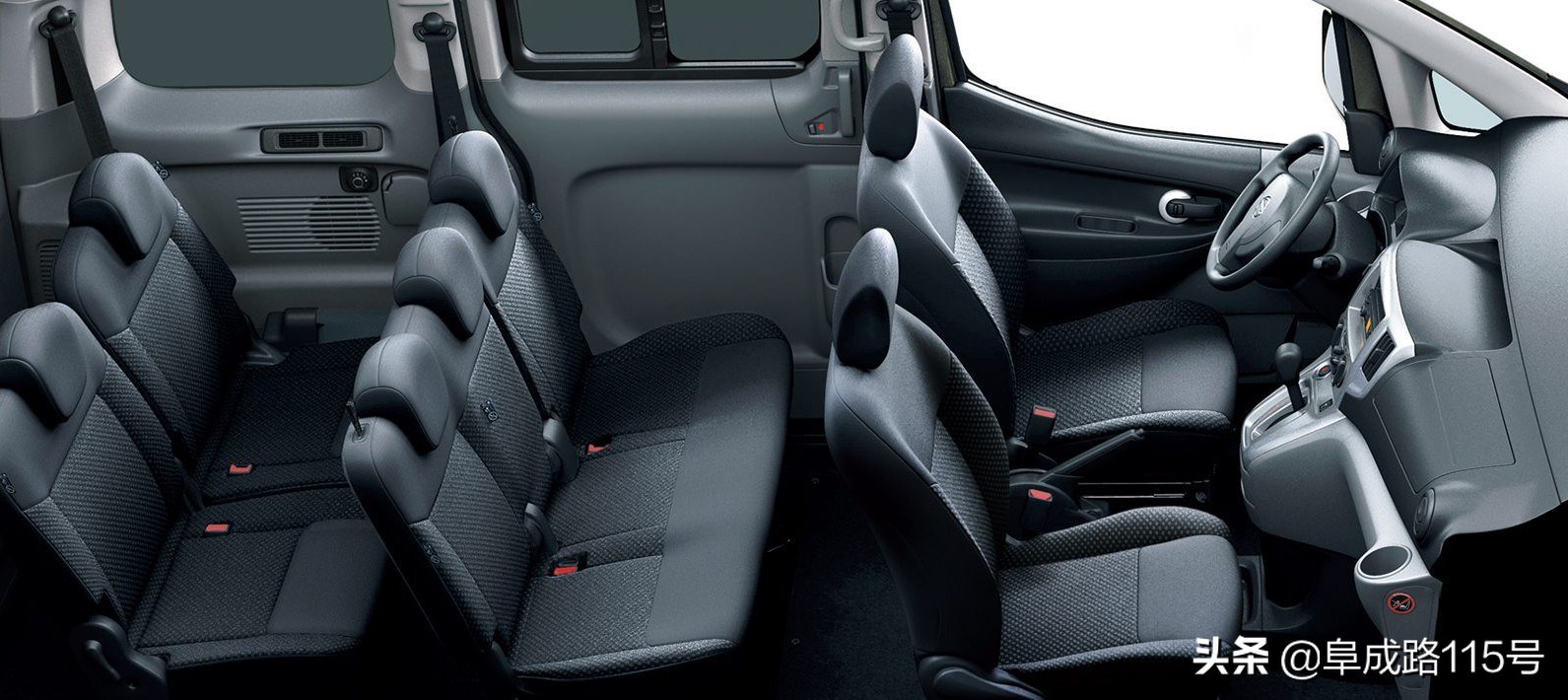 连纽约的出租车都选它！舒适、耐用，更能装的日产NV200终于到手了，让我们看看它到底有多实用！