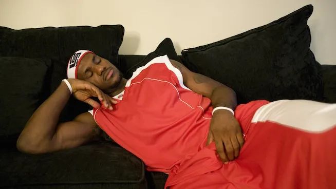 睡不着怎么快速入睡20个小时,一天累得要死夜晚还不能入睡