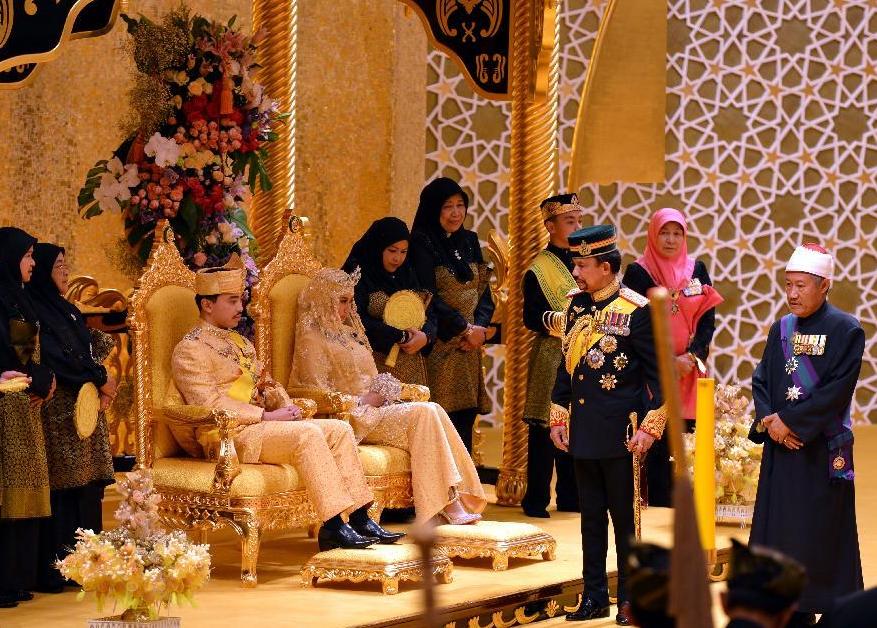 文莱国王疯狂敛财成世界首富,文莱王子挥金如土