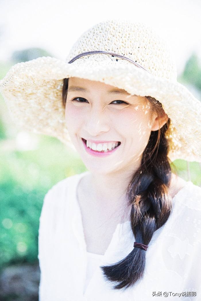 照片的颜色淡偏白是曝光过度吗,相片曝光过度发白PS怎么修复