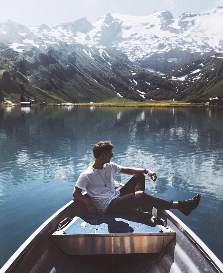 一张照片卖6500万美金,一张照片卖九千美元