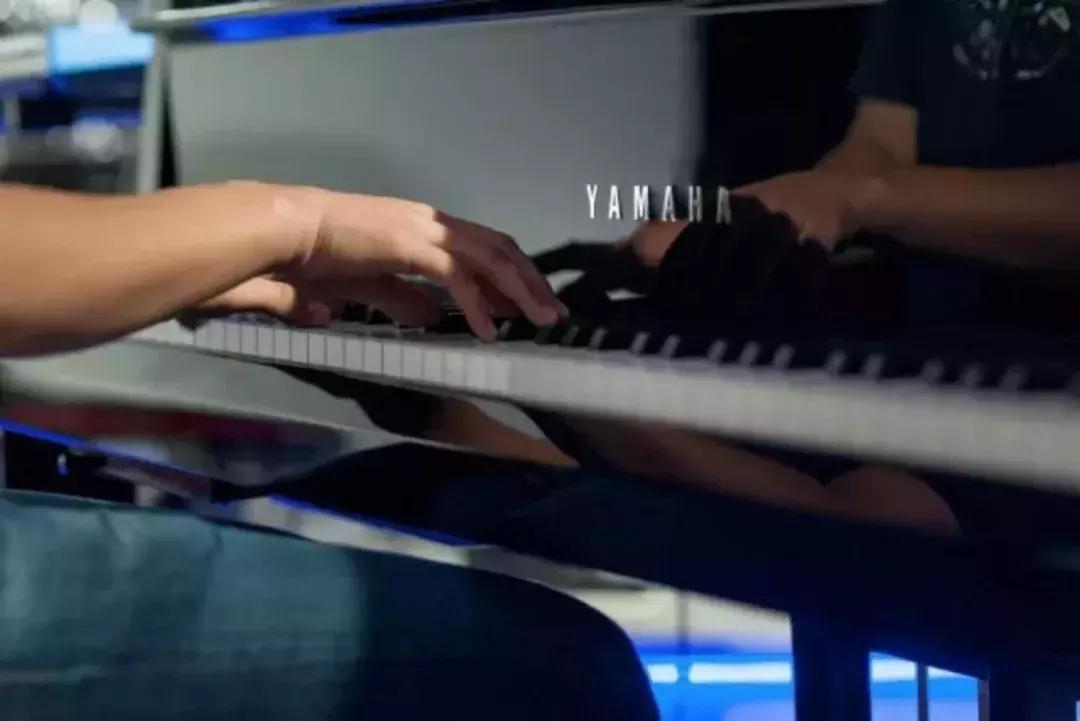 雅马哈钢琴高度多少好,雅马哈钢琴和恺撒堡钢琴哪个更好