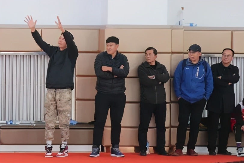 包钢实验二小“小巨人”篮球队再传捷报，再续辉煌