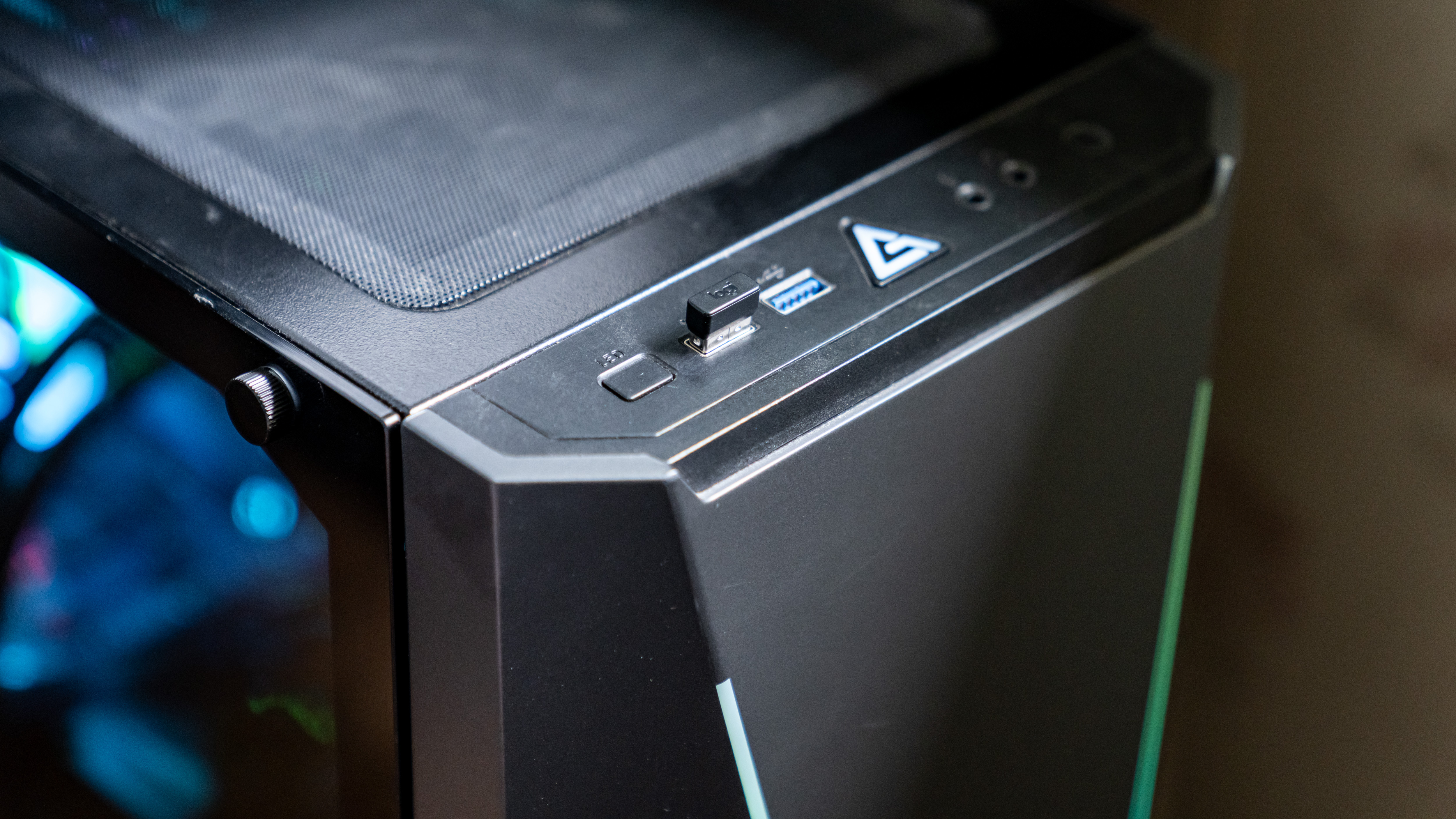 罗技键盘780和罗技k750,罗技k750无线键盘有电池的吗