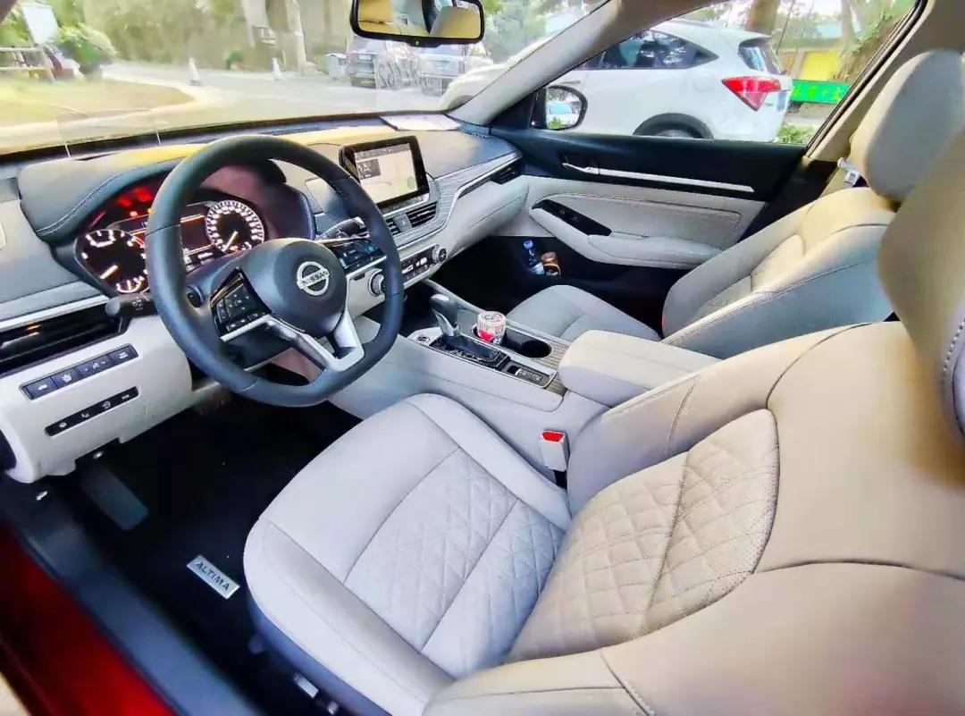 移动大沙发日产天籁,移动大沙发日产天籁2.0舒适版