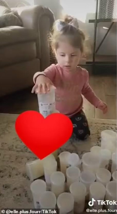 妈妈记录三胞胎一天奶量,三胞胎妈妈喂小宝宝