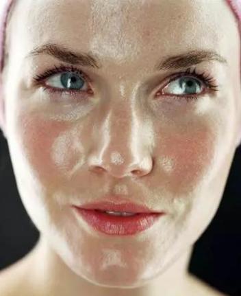 火山泥真是宝，油皮女孩的毛孔疏通剂，让贵妇霜3秒吃透锁水8倍