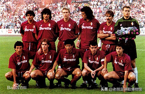 第一个穿白球鞋的球星,马拉多纳南非世界杯场边秀脚法